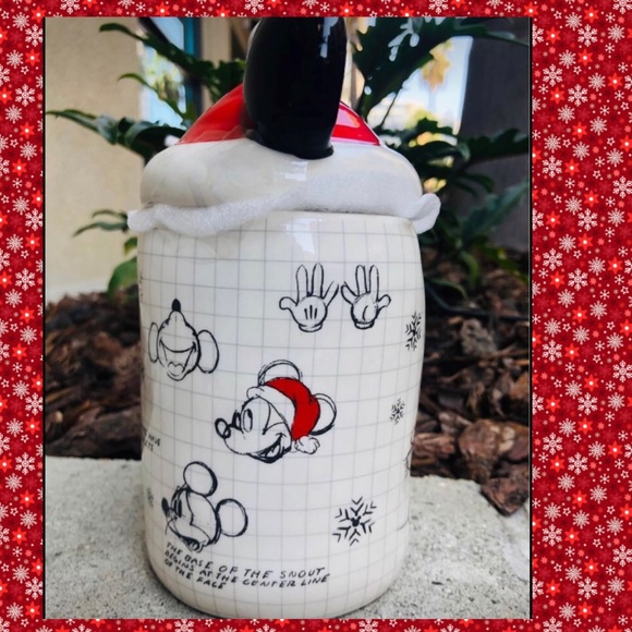 Large Disney Winter Micky Mouse Mug With Top - Picture 2 of 3